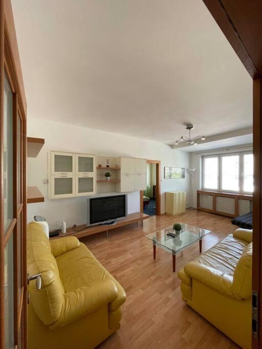 Apartman Obchodna Братислава Екстериор снимка